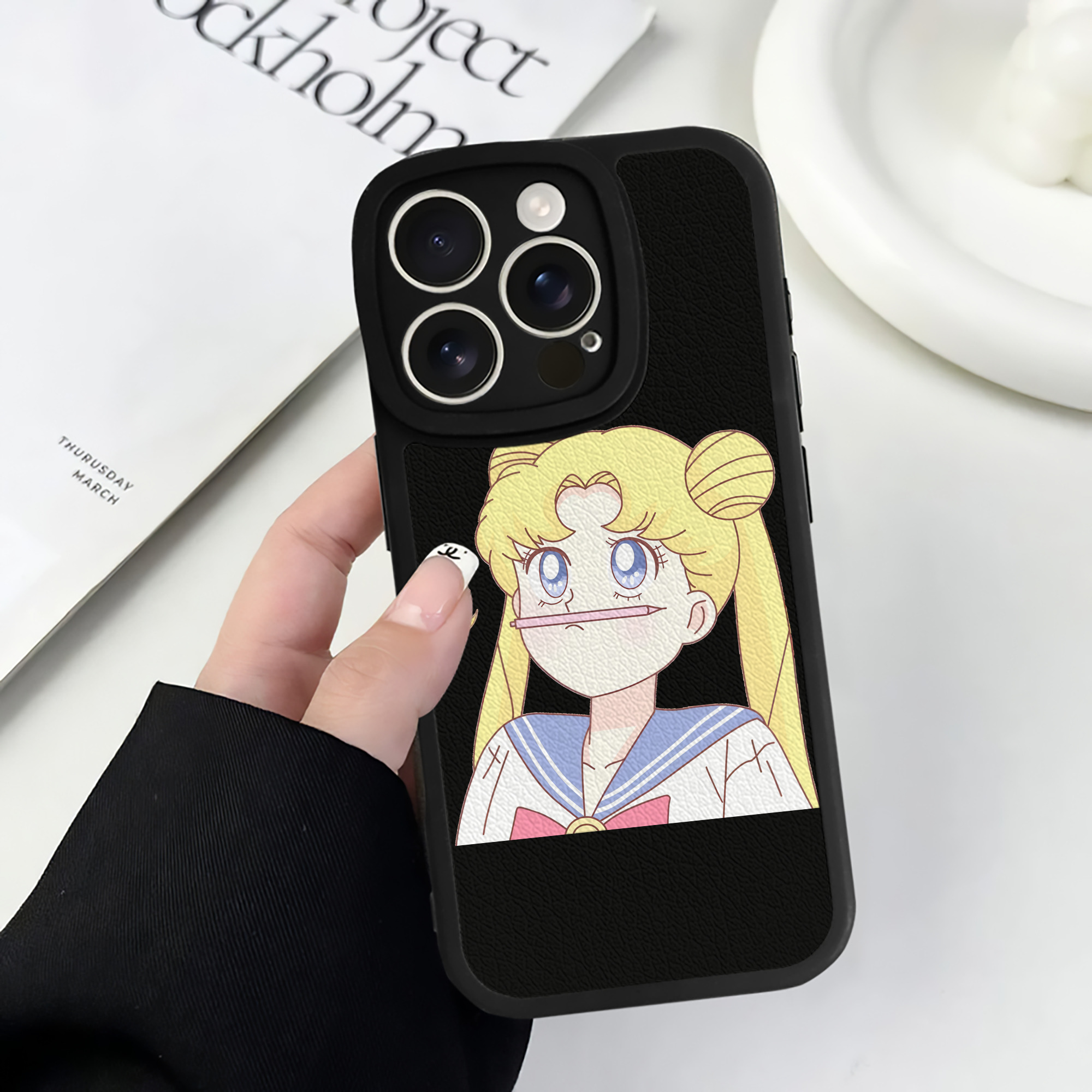 （画像用） 美少女戦士セーラームーン 愛野 美奈子 あいの みなこ Sailor Moon Aino Minako 【iPhone 16シリーズ対応】シリコンスマホケース（レザー調） 材質：シリコン